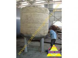 Công nhân đang thực hiện việc bọc bảo ôn cách nhiệt