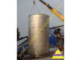 Quán trình cẩu lên xe vận chuyển đang được tiến hành