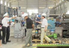 Đối tác Nhật Bản làm việc tại nhà máy Công Ty Hồng Châu