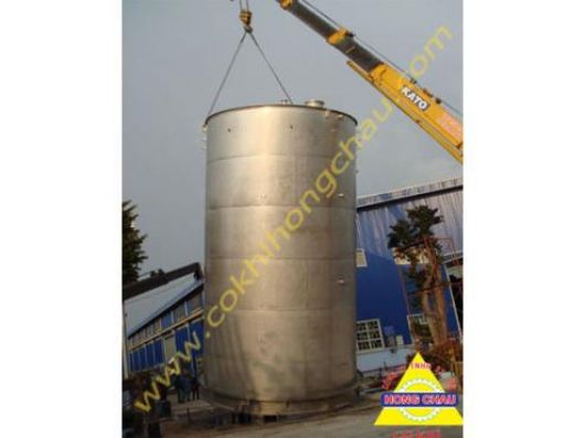 Quán trình cẩu lên xe vận chuyển đang được tiến hành