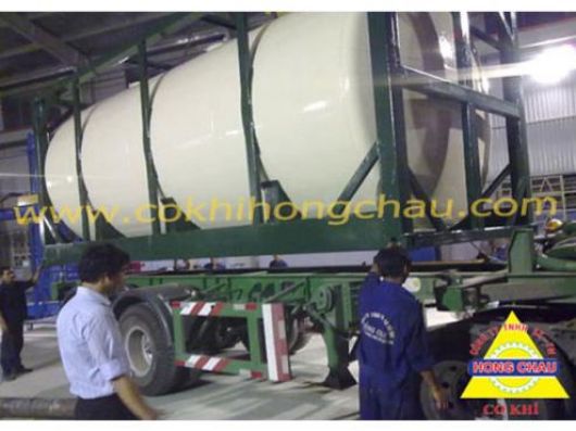 Quá trình lắp đặt bồn lên xe